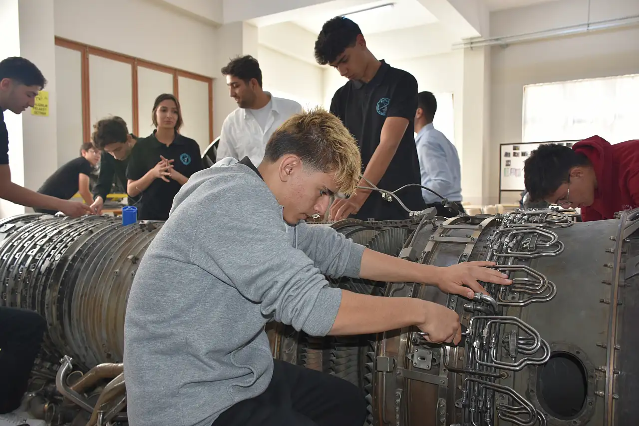 Konya'dan havacılığa güçlü kadro: Uçak teknisyenleri yetişiyor!