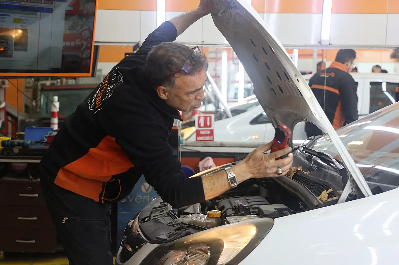 Konya'da ekspertiz gerçeği ortaya çıkardı: 2 parça değişen denilen araç hurda çıktı