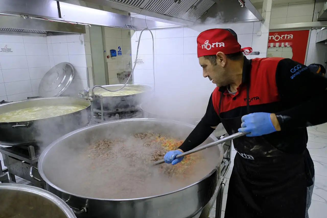 Konya'da binlerce kişi aynı adreste buluşuyor: Nokta Yemek