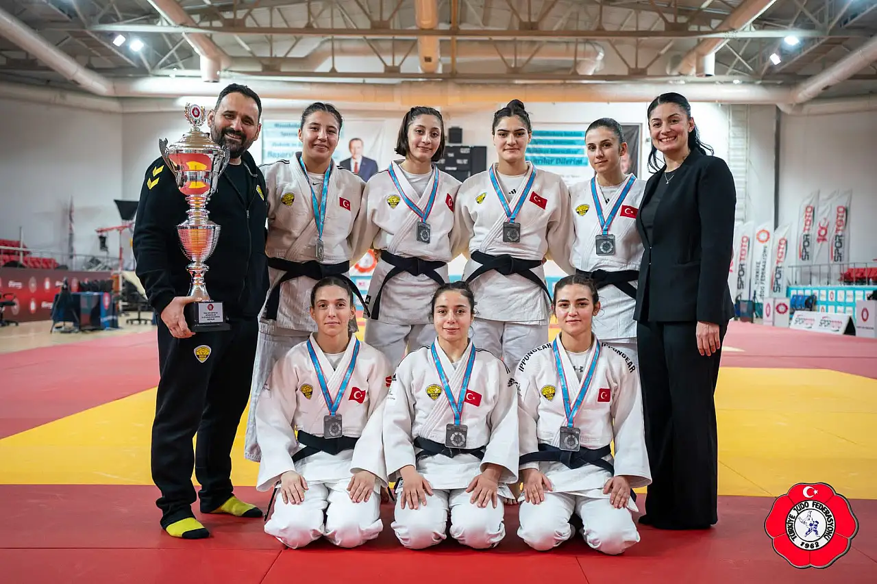 Konya judoda tarih yazdı: Büyükşehir ilk Süper Lig kupasını kazan