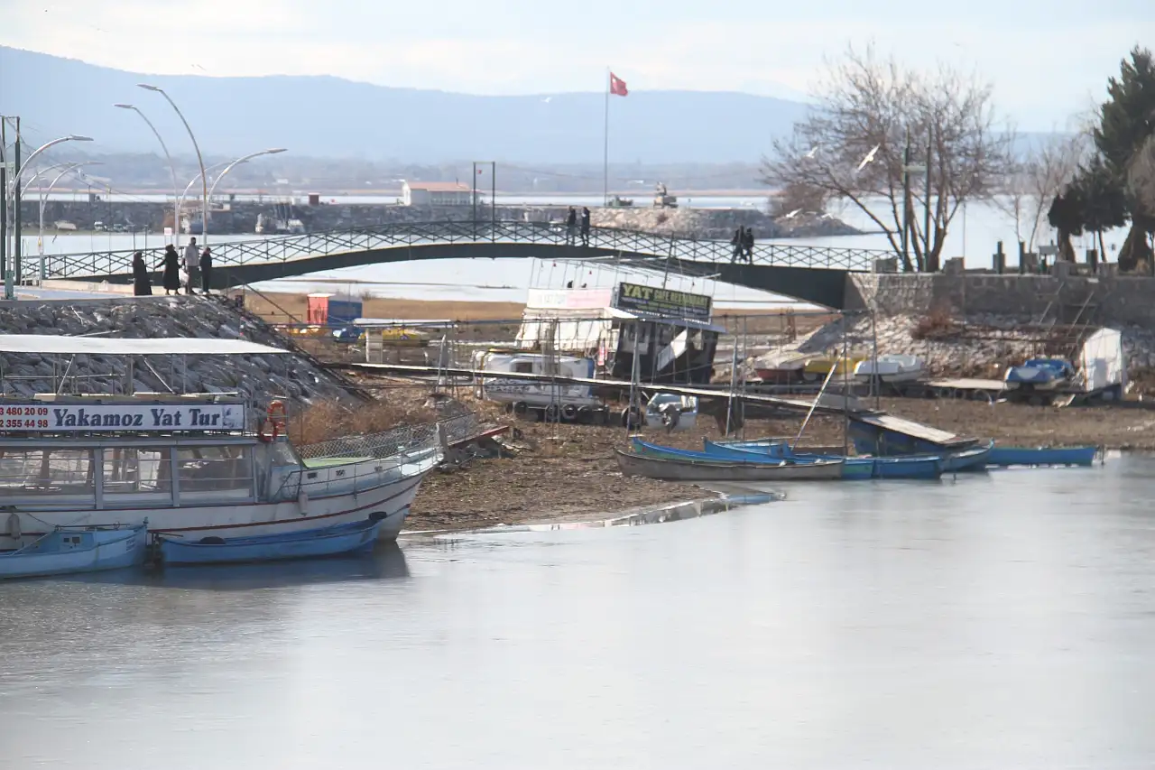 Türkiye'nin en büyüğü, Konya'nın dondurucu soğuklarında buz tuttu