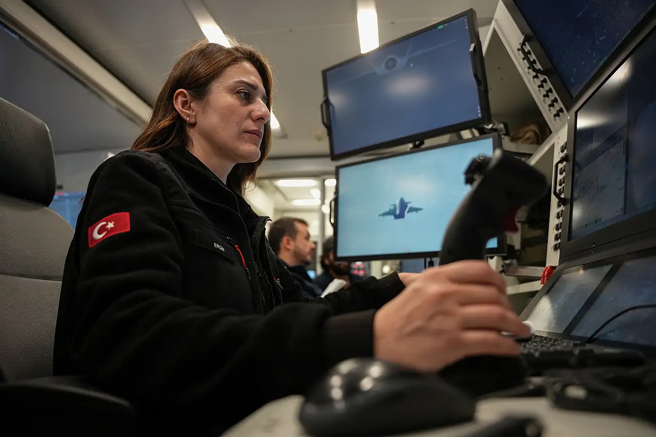 Türkiye'nin ilk insansız savaş uçağı KIZILELMA'ya kadın eli