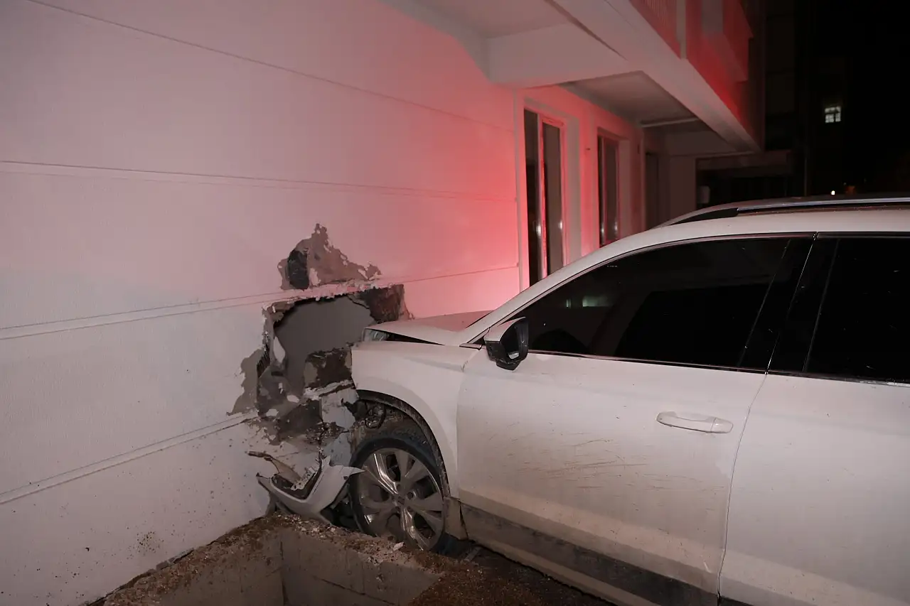 Polisten kaçan sürücü kaza yapıp izini kaybettirdi