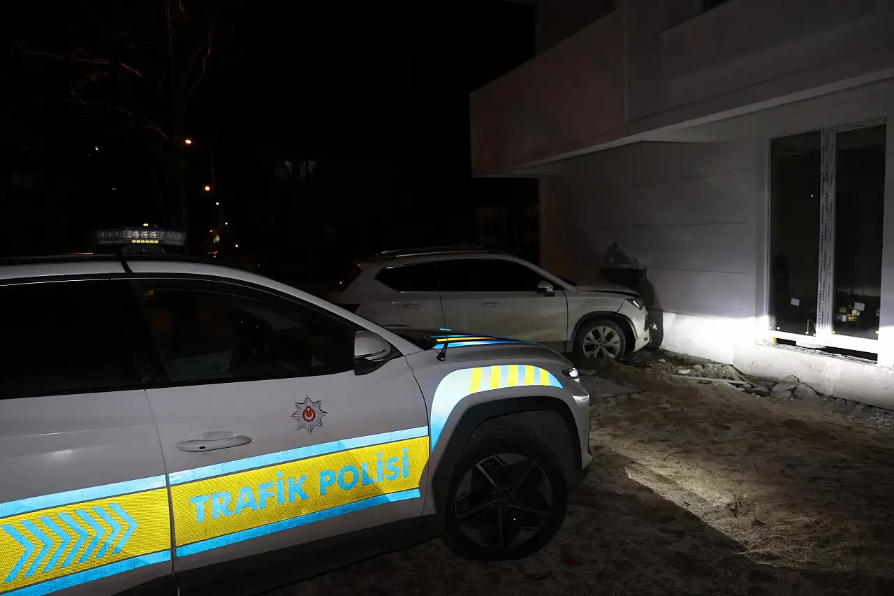 Polisten kaçan sürücü kaza yapıp izini kaybettirdi