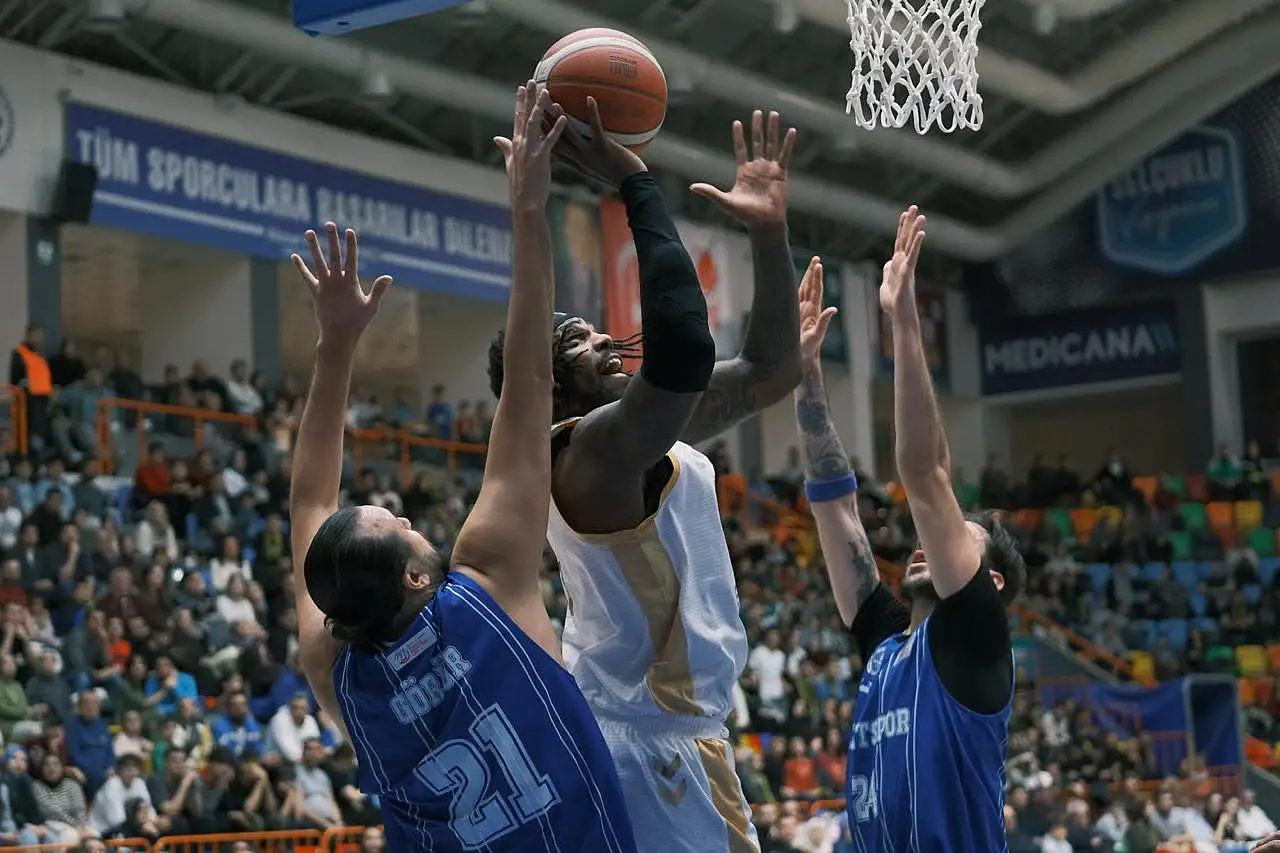 Konya'da nefes kesen maç: Büyükşehir son sözü söyledi