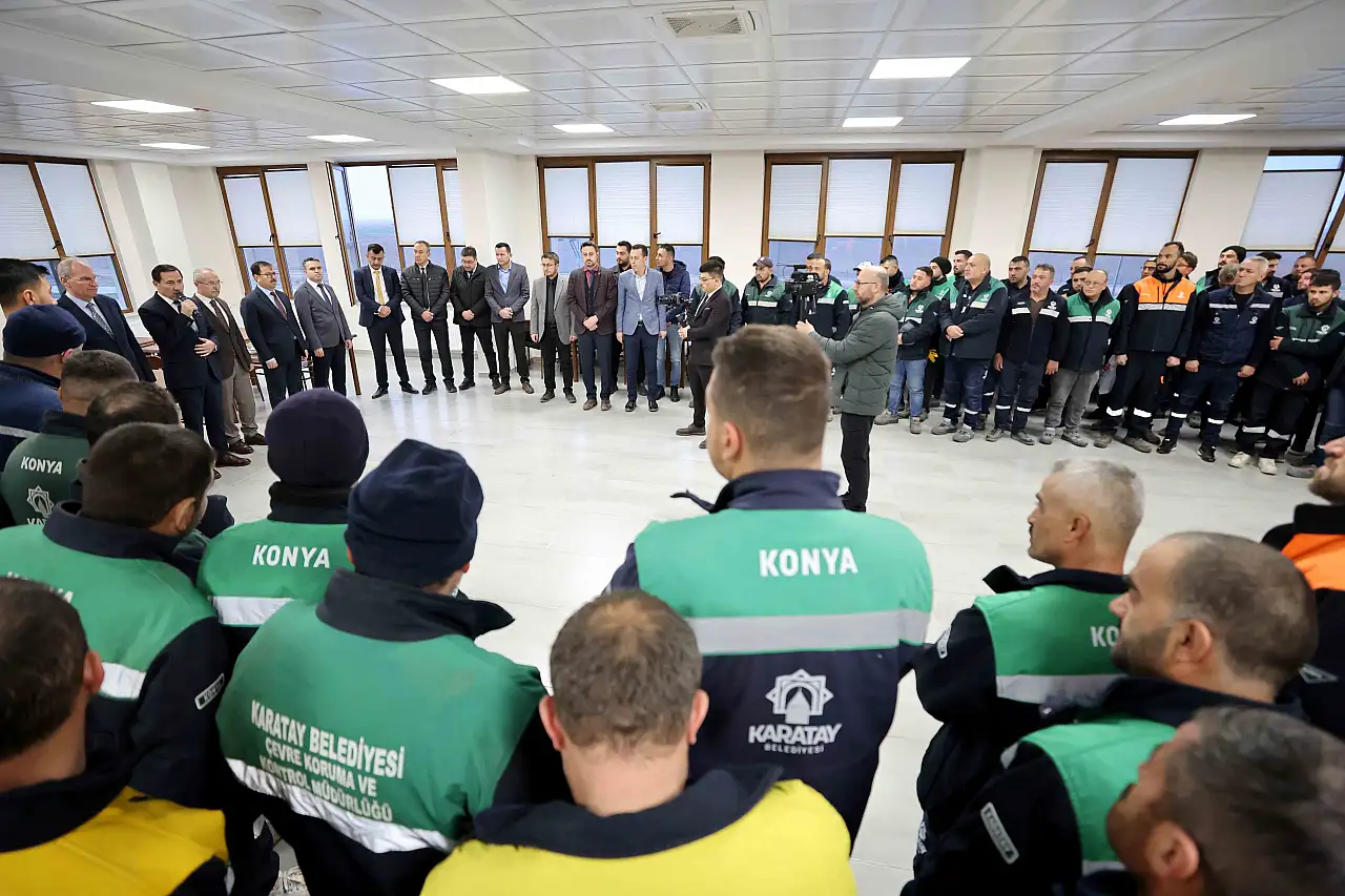 Karatay'da bayram buluşması: Başkan Kılca mesai arkadaşlarıyla kucaklaştı