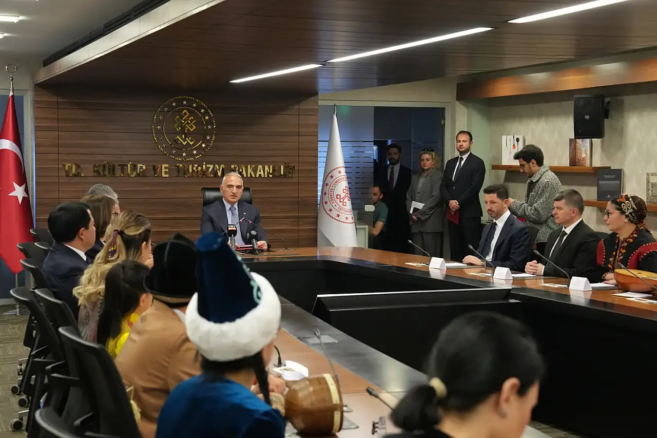 Türk'ün birliği gönüllerde başlar!' Bakan Ersoy'dan tarihi Nevruz çıkışı
