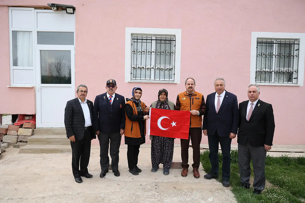 Polis Haftası'nda anlamlı buluşma: Konya'da şehitlerin emanetleri yalnız bırakılmadı