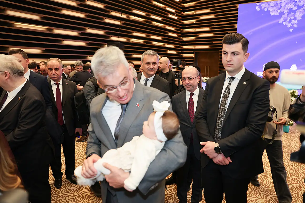 Bakan Memişoğlu Konya'da açıkladı: O anne adaylarına ebe tahsis ediliyor!