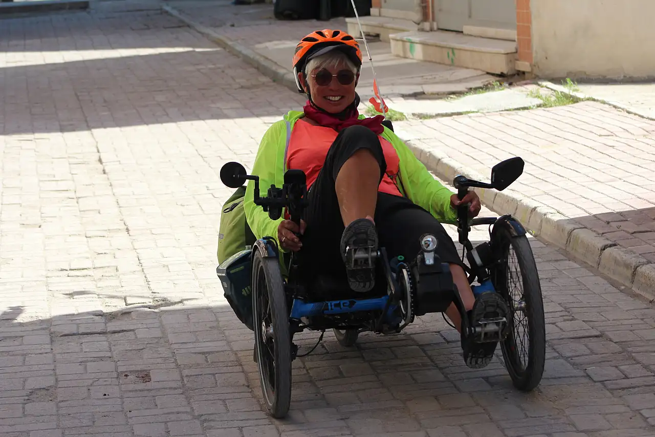 66 yaşındaki Fransız çift 1800 kilometre pedal çevirip Konya'ya ulaştı