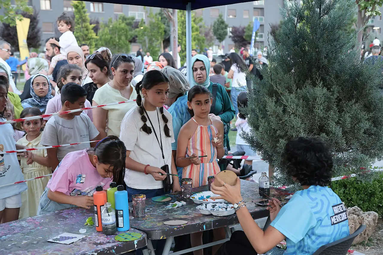 Başkan Altay 'Parklarda Şenlik Var' etkinliğinde çocukların yaz coşkusuna ortak oldu
