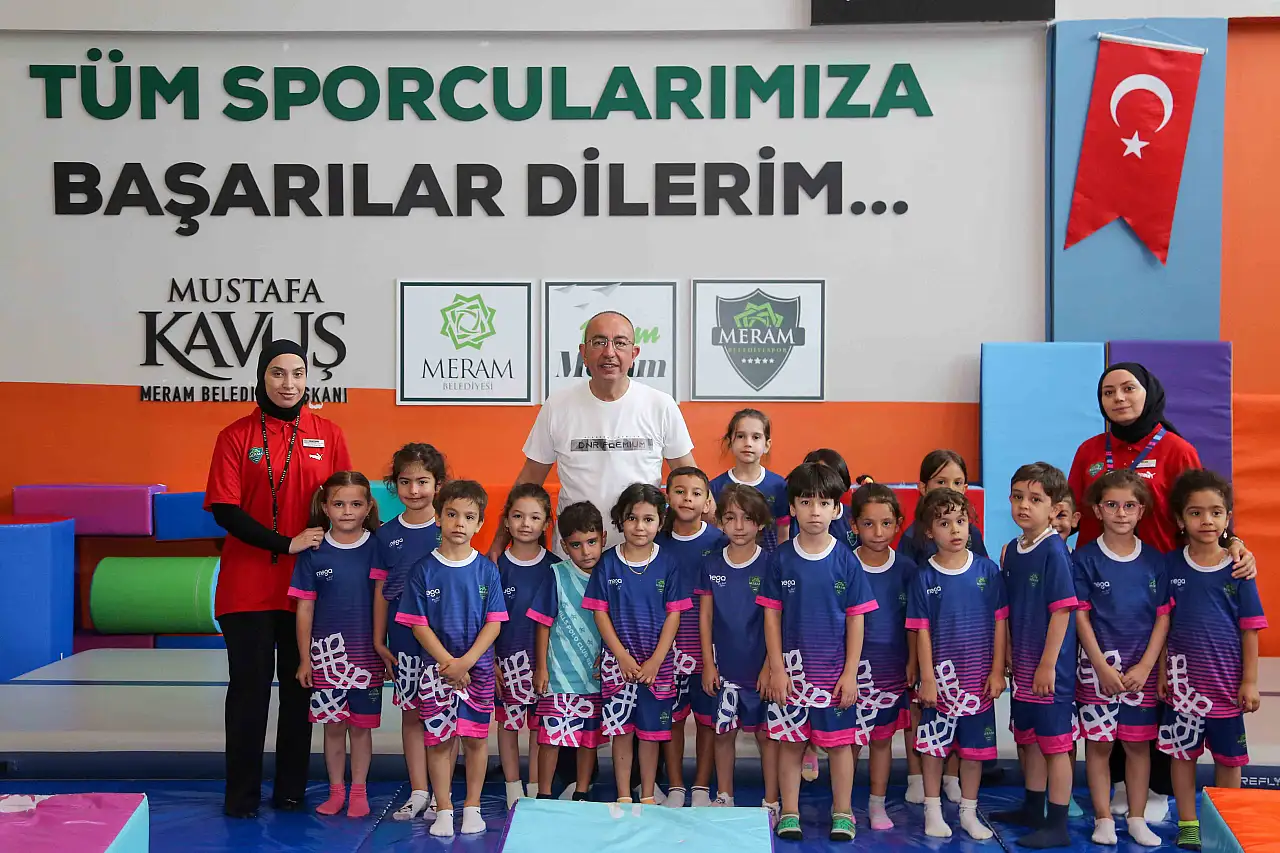 Konya'da yaz sezonuna damga vuran görüntüler! Binlerce çocuğun heyecanına başkan Kavuş da katıldı