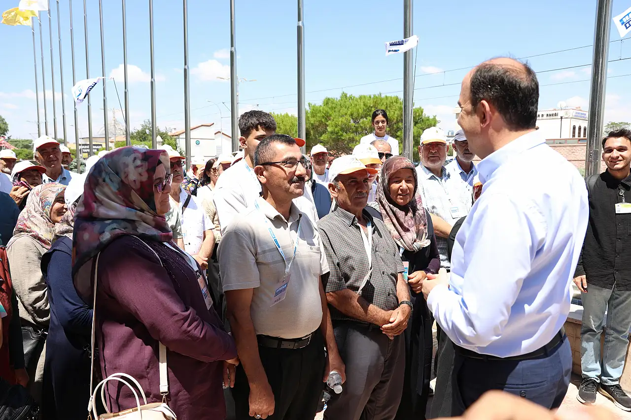 Başkan Altay'dan duygusal mesaj: 'İyi ki Konya'da yaşıyoruz, iyi ki sizlere hizmet ediyoruz'