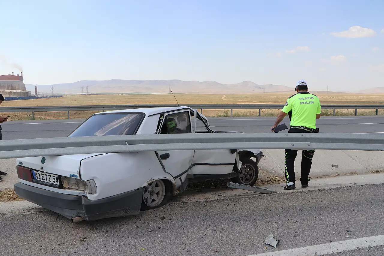 Konya yolunda kaza! Tofaş iki büklüm oldu