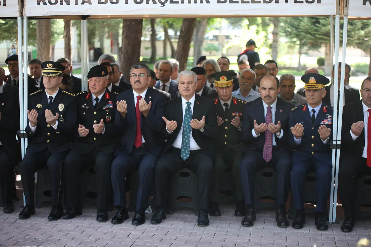 Konya'da 15 Temmuz ruhu şehitlikte başladı