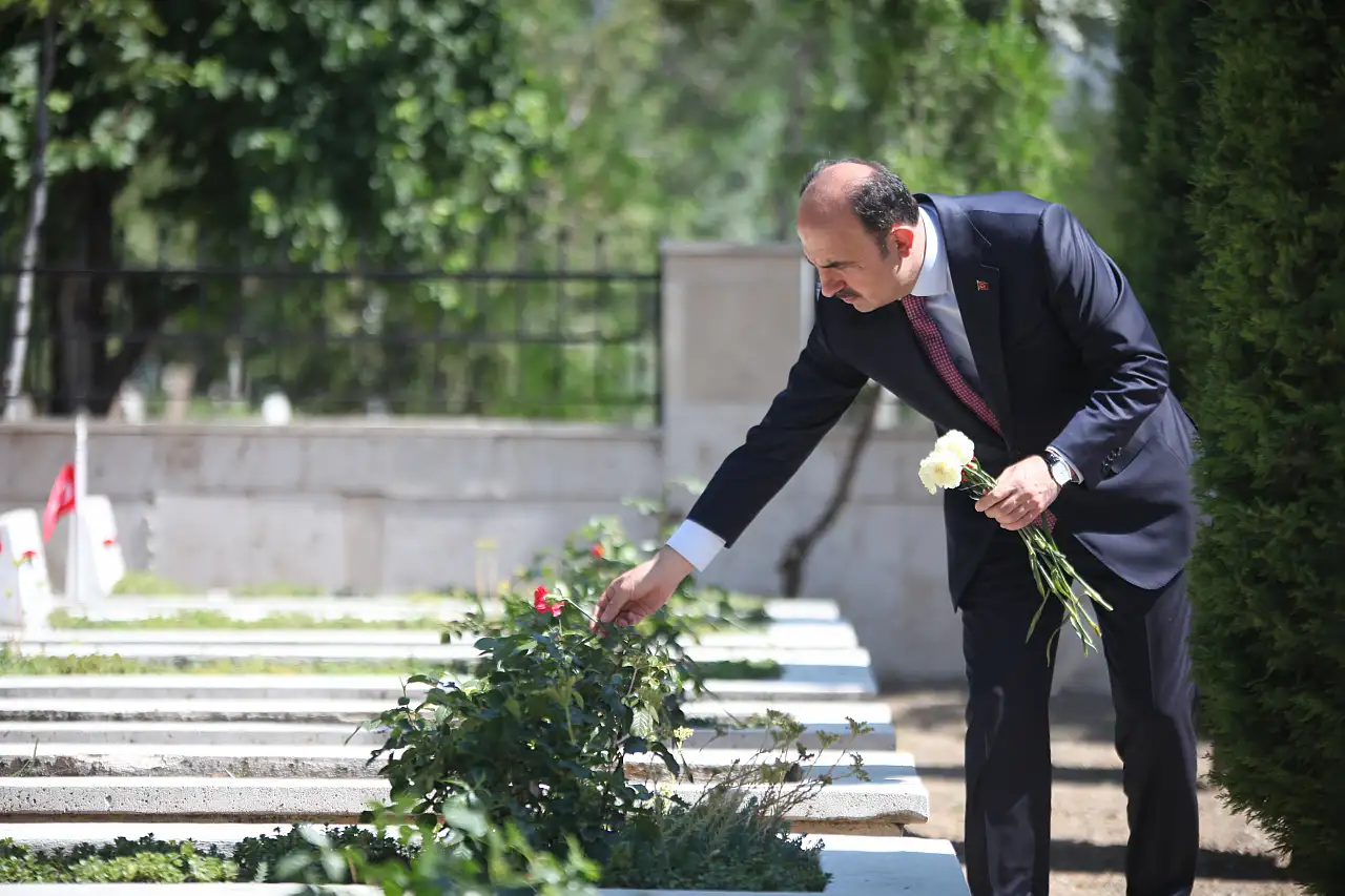 Konya'da 15 Temmuz ruhu şehitlikte başladı