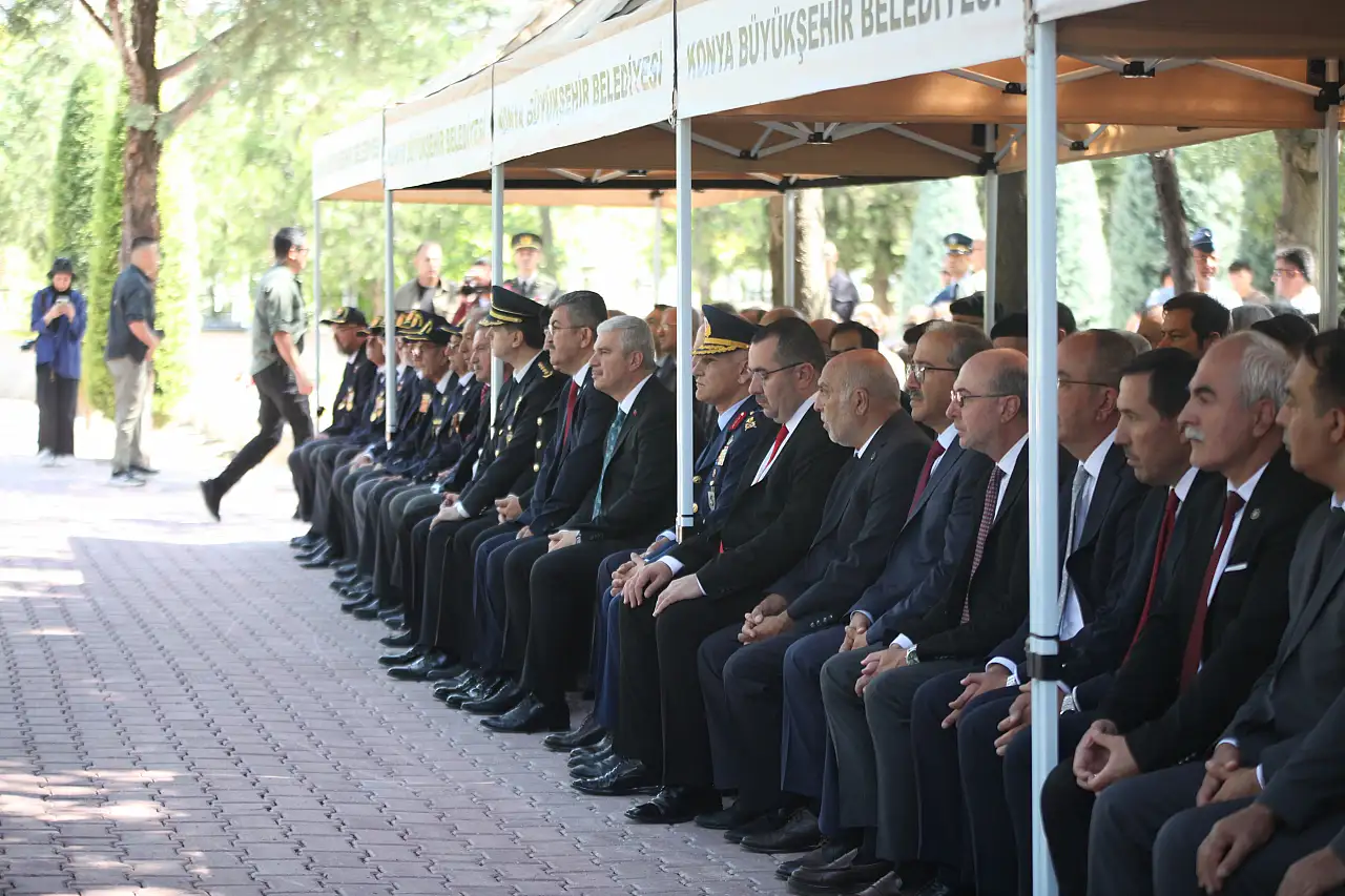 Konya'da 15 Temmuz ruhu şehitlikte başladı