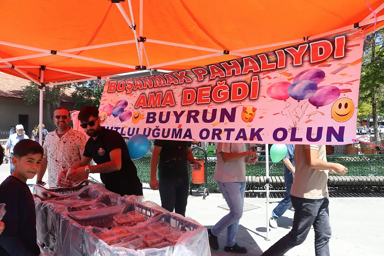Karaman'da boşanma sonrası dikkat çeken kutlama! Bakın ne yaptı?