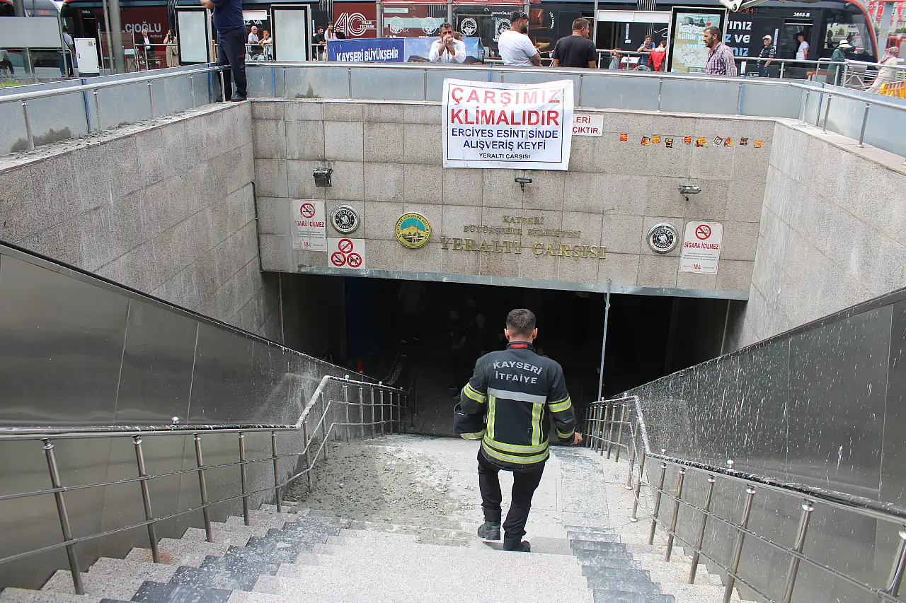 Yer Altı Çarşısı girişinde patlama! Yaralılar var