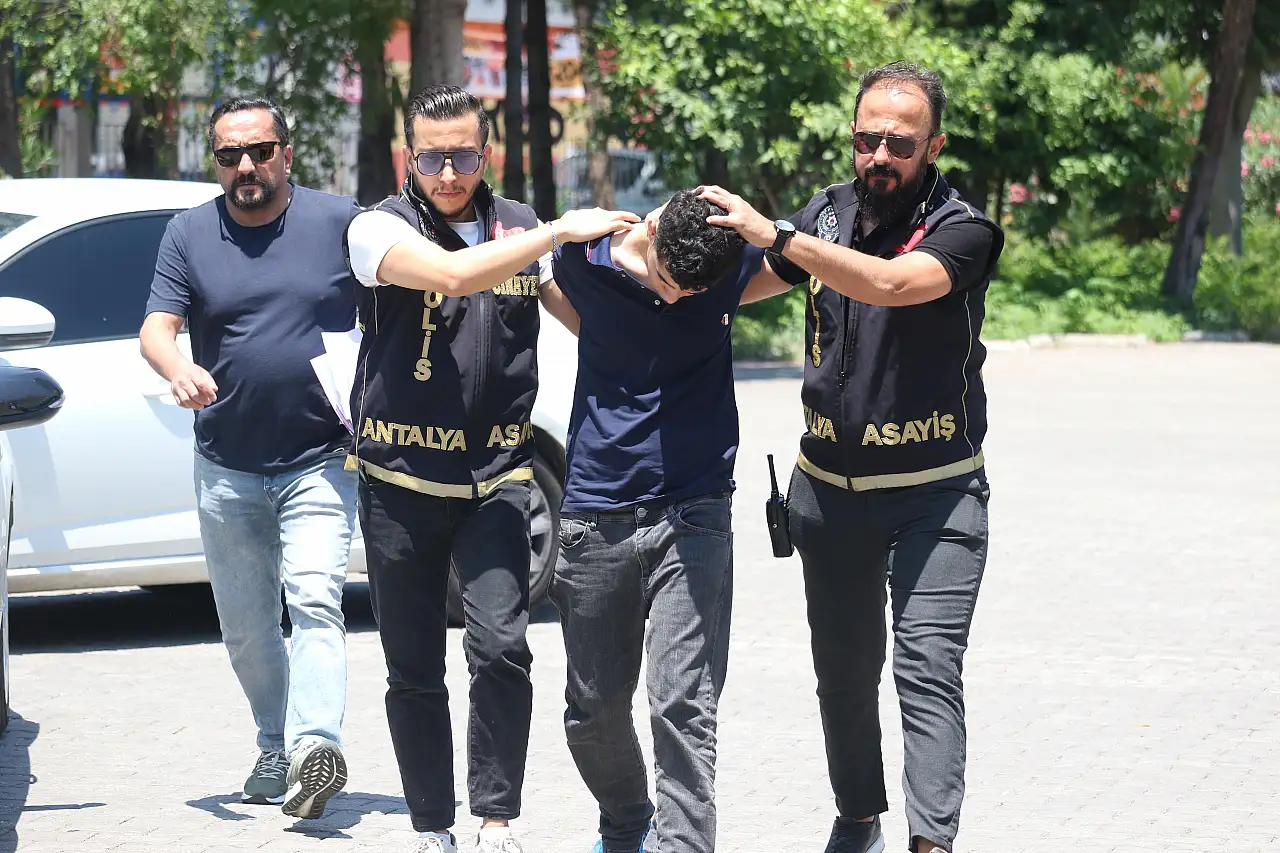 Kan donduran olay! 'İçlerine şeytan girdi' diyerek ablalarına dehşeti yaşattı