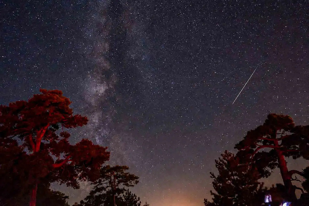 Konya'da meteor yağmuru şenliğe dönüştü: Yıldızların altında gece boyunca nöbet tuttular