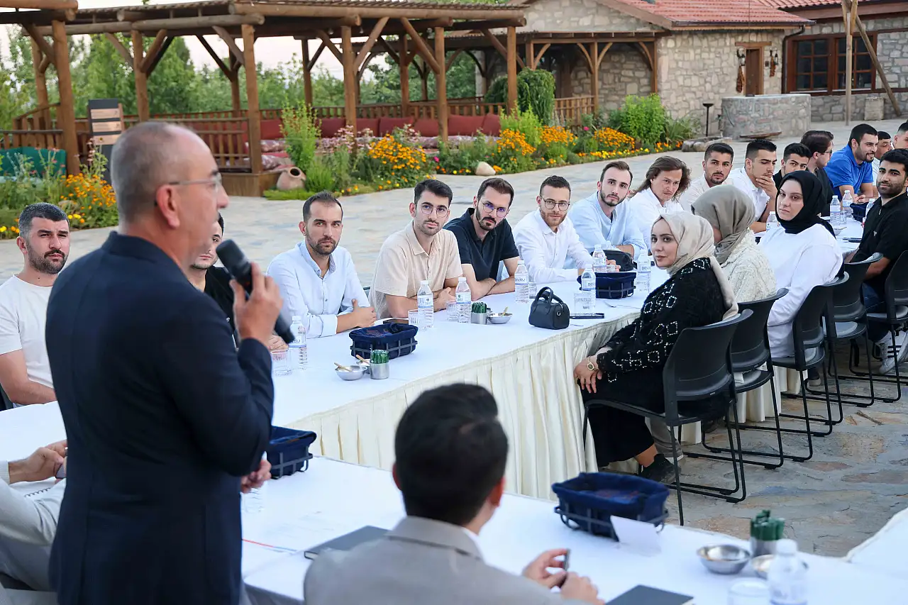 Konya'da gençlerle geleceğin haritası çizildi