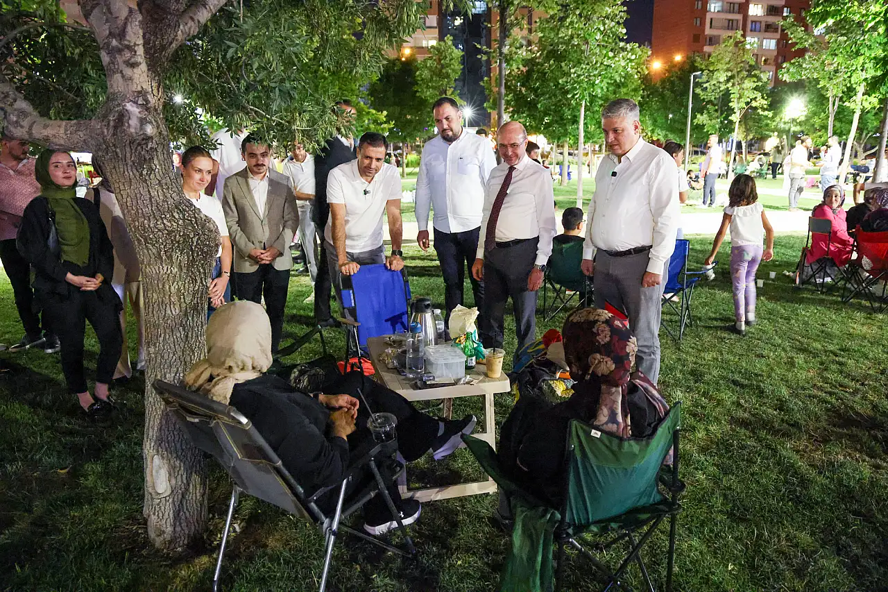Konya'da Başkan Pekyatırmacı vatandaşlarla Şefikcan Parkı'nda buluştu
