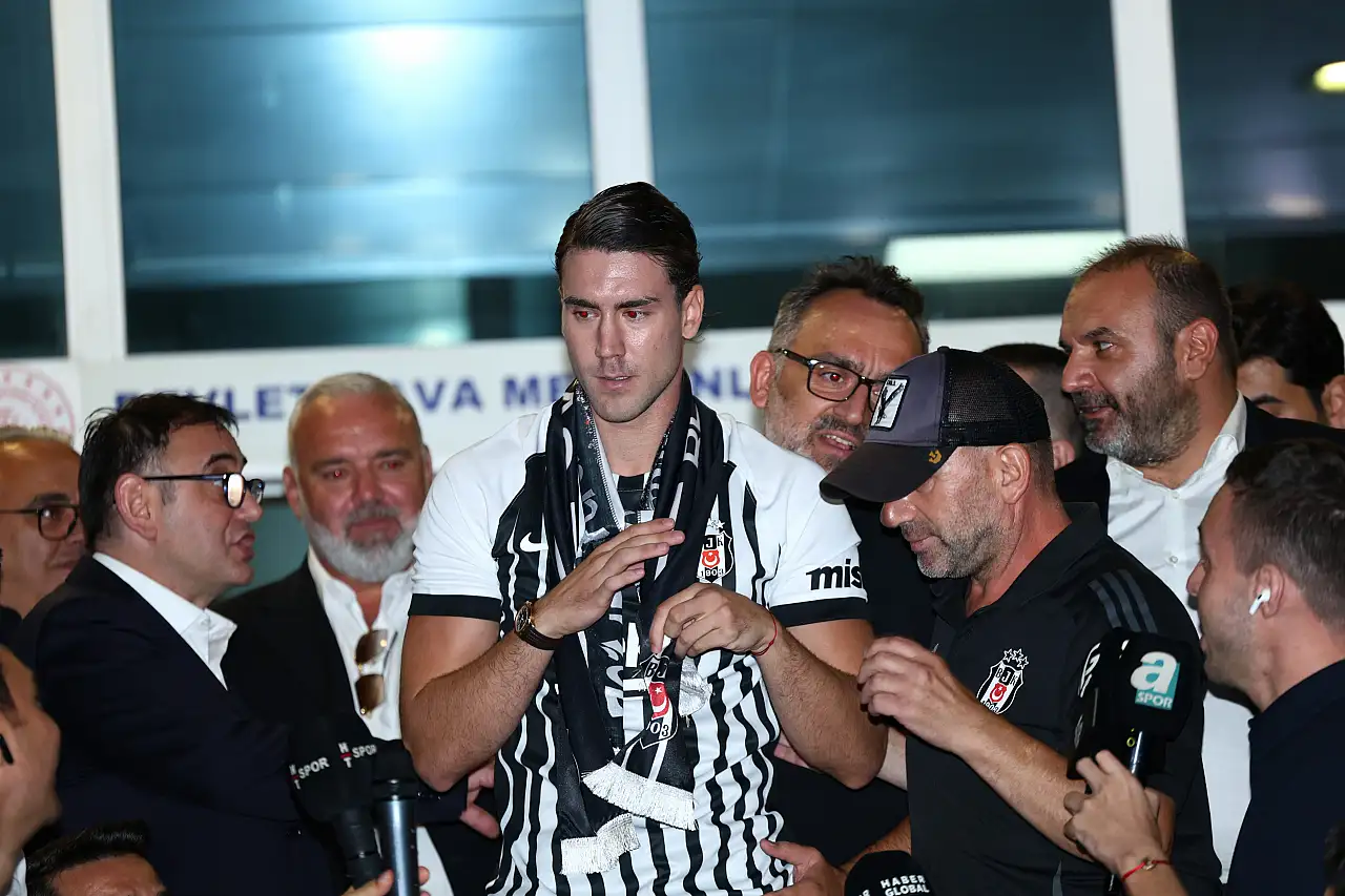 Taraftardan coşkulu karşılama: Sırp golcü, Kartal için geldi.