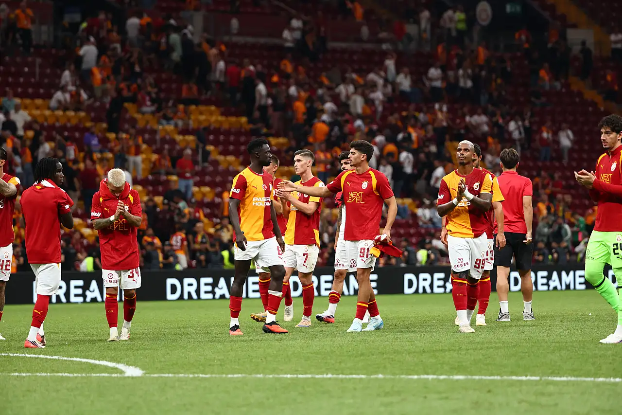Galatasaray sezona beraberlikle başladı, Sarı-kırmızılılar evinde 36 maçtır yenilmedi. Sezonun ilk golünü Osimhen attı