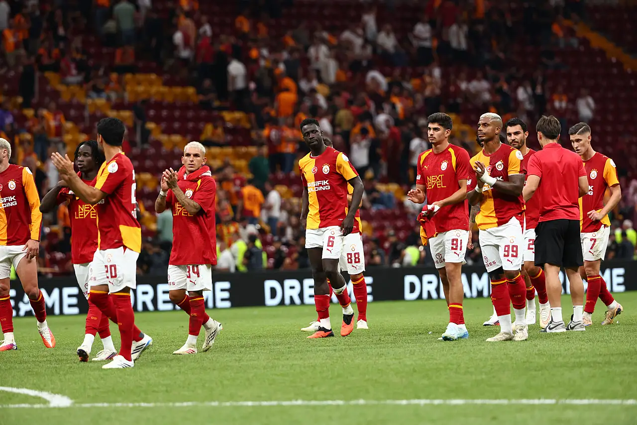 Galatasaray sezona beraberlikle başladı, Sarı-kırmızılılar evinde 36 maçtır yenilmedi. Sezonun ilk golünü Osimhen attı