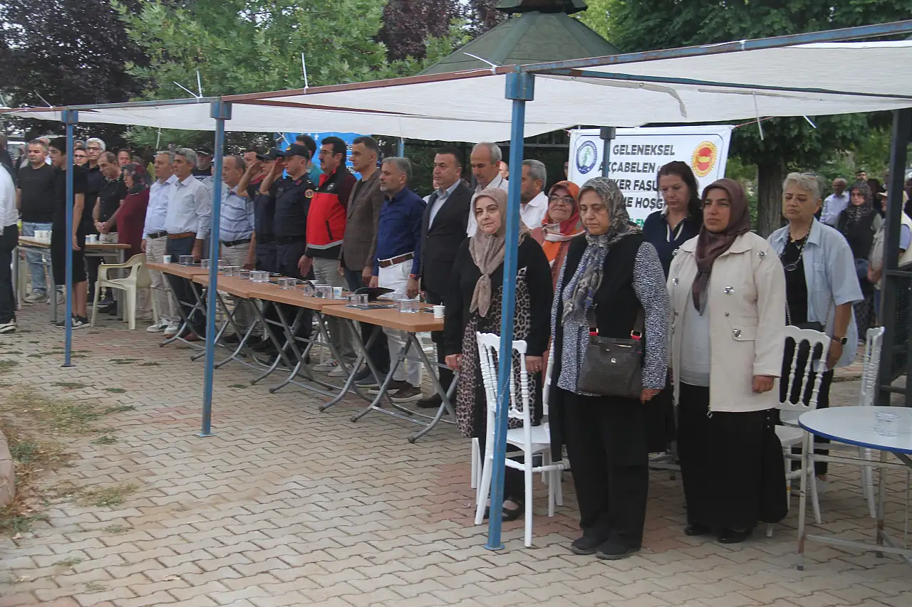 Konya'da fasulye kazanları kaynadı, festival alanı şenlendi
