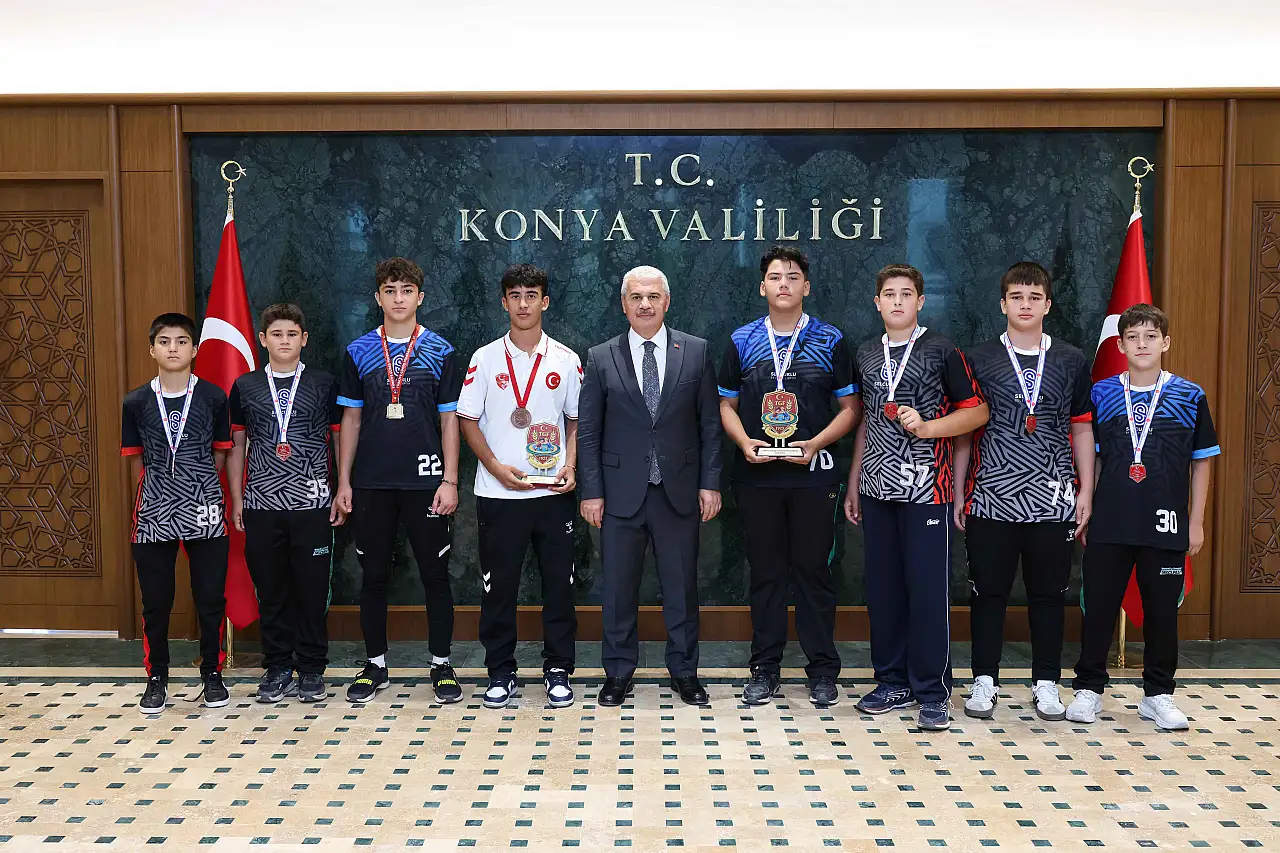 Konya'da güreşin geleceği emin ellerde: Türkiye şampiyonlarından anlamlı ziyaret