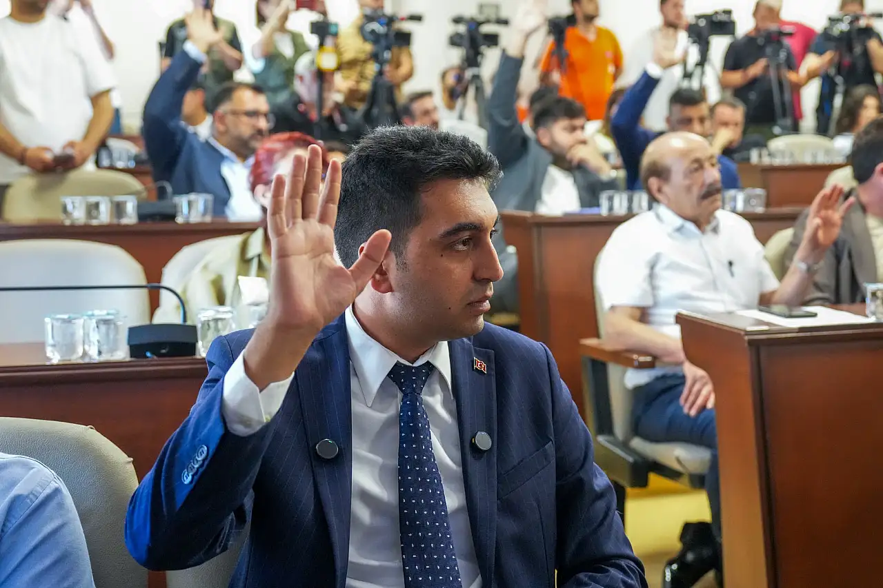 Eren Ali Bingöl kimdir nerelidir? Eren Ali Bingöl'ün babası nereli? Eren Ali Bingöl Alevi mi? Eren Ali Bingöl memleketi neresi?