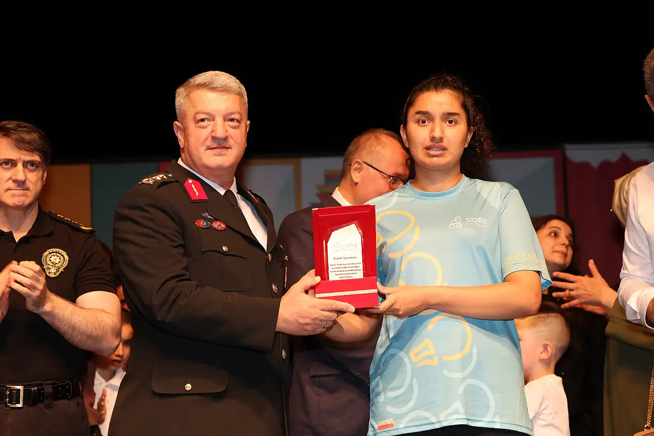 Konya'da duygu dolu anlar: SOBE Sahnede 2026'da otizmli bireyler mezuniyet gururu yaşadı!