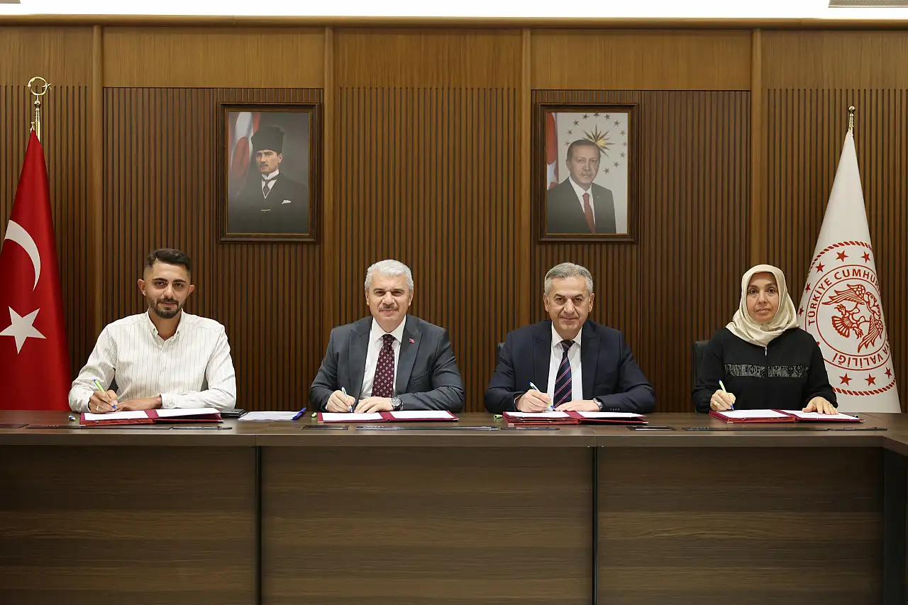 Konya'da hayırseverlerden eğitime destek: İmzalar Vali Akın huzurunda atıldı