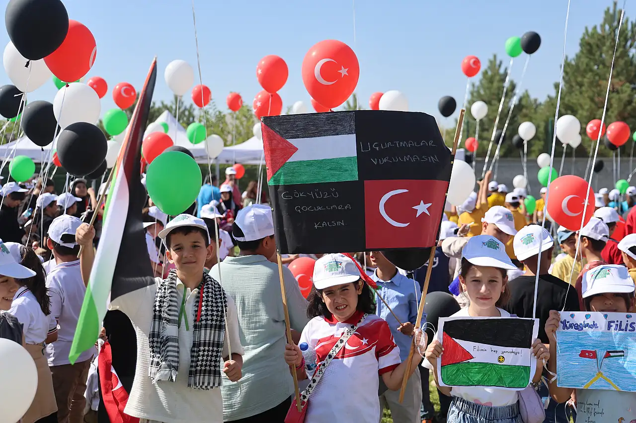 Konya'da uçurtmalar gökyüzüne, mesaj Gazze'ye yükseldi