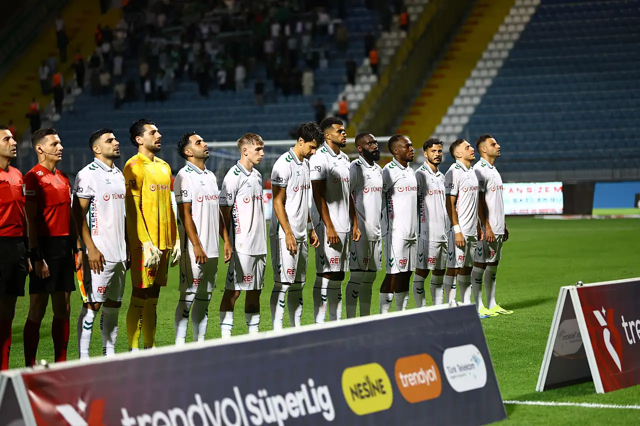 Kasımpaşa Tümosan Konyaspor mücadelesi'nin ilk yarısında gol sesi çıkmadı