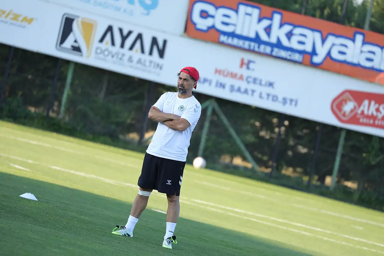 Konyaspor Erzurumspor maçı için taktik çalışıyor