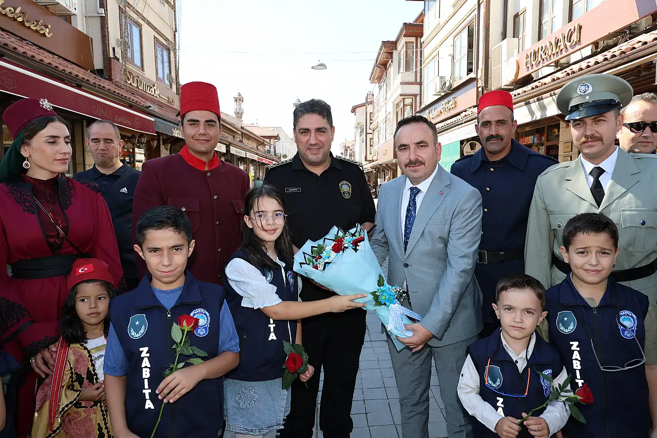 Konya'da zabıtalardan 200. yıla özel renkli kutlama