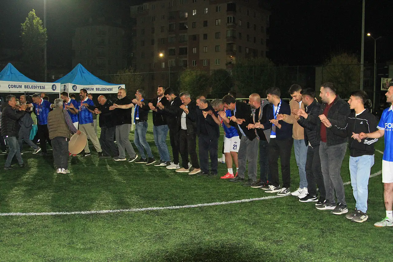 Köyler arası futbol turnuvasının şampiyonu Kınık köyü oldu