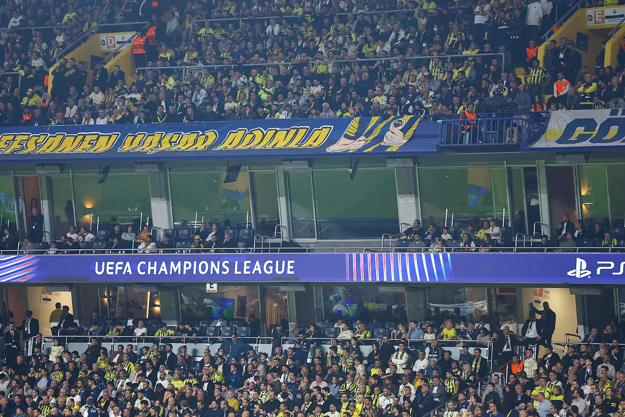 Fenerbahçe tribünlerinden İsmail Kartal'a tepki!