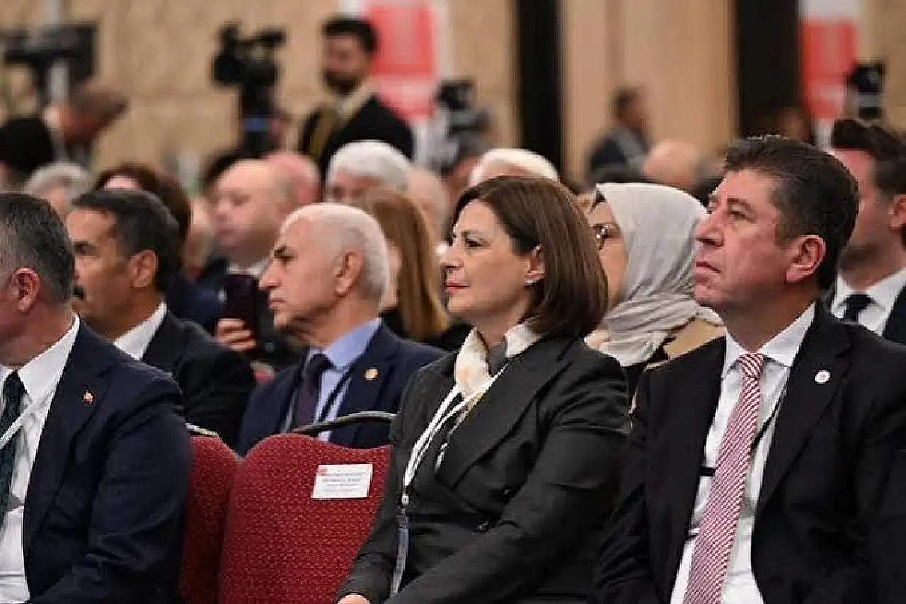 Ayşe Ünlüce kimdir? Hangi parti? Ayşe Ünlüce nerenin belediye başkanı? Annesi kimdir? Ayşe Ünlüce Belediyeler Birliği Başkanı mı seçildi?