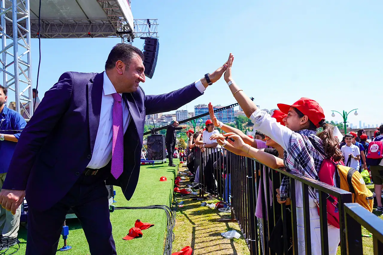 Murat Mücahit Yentür kimdir? Kaç yaşında? Murat Mücahit Yentür'ün eşi kimdir? Hangi partiden?