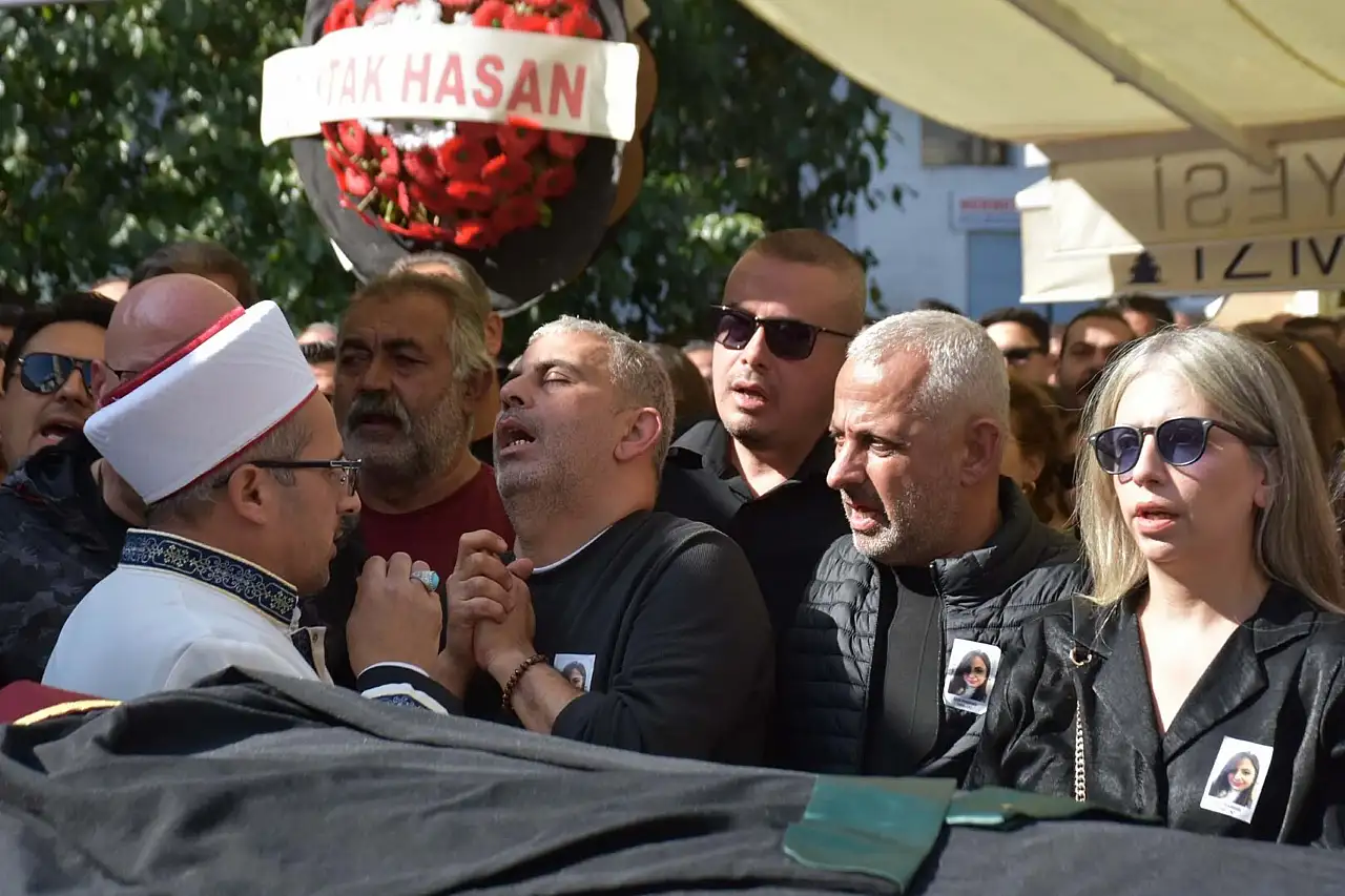 Polis nişanlısı tarafından öldürülen avukat Özge Penbegül'e cübbeli veda