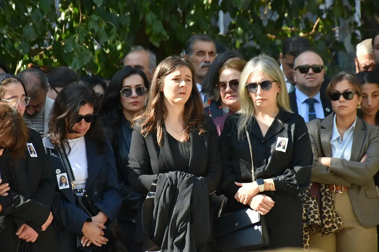 Polis nişanlısı tarafından öldürülen avukat Özge Penbegül'e cübbeli veda