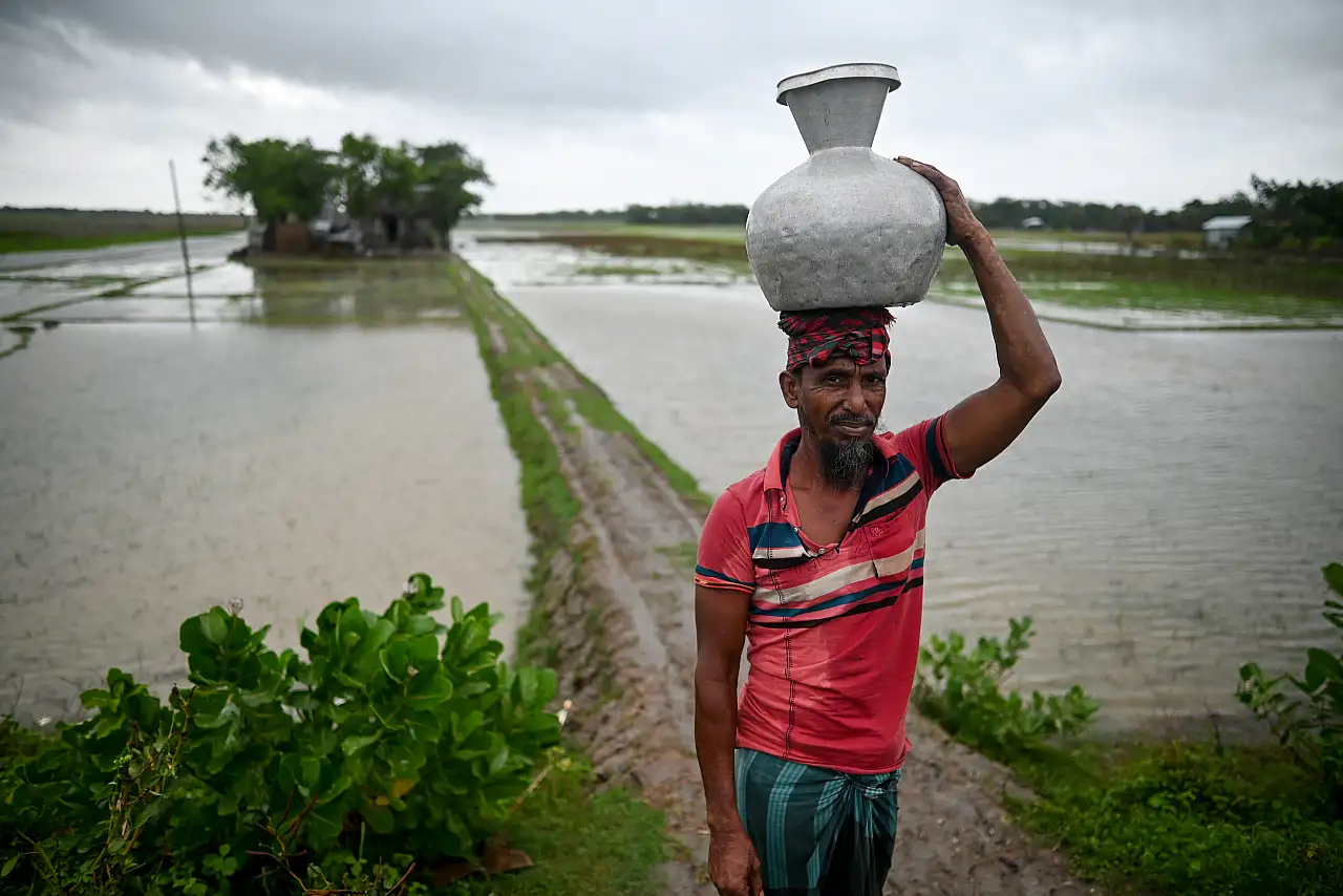 Bangladeş'te Remal Siklonu Öncesi Güvenlik Önlemleri Alındı