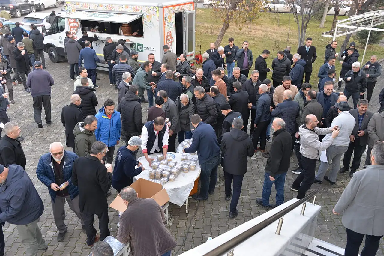 Matbaacı ve Kırtasiyeci Esnafı vefa durağında buluştu: Eller şehitler için semaya açıldı