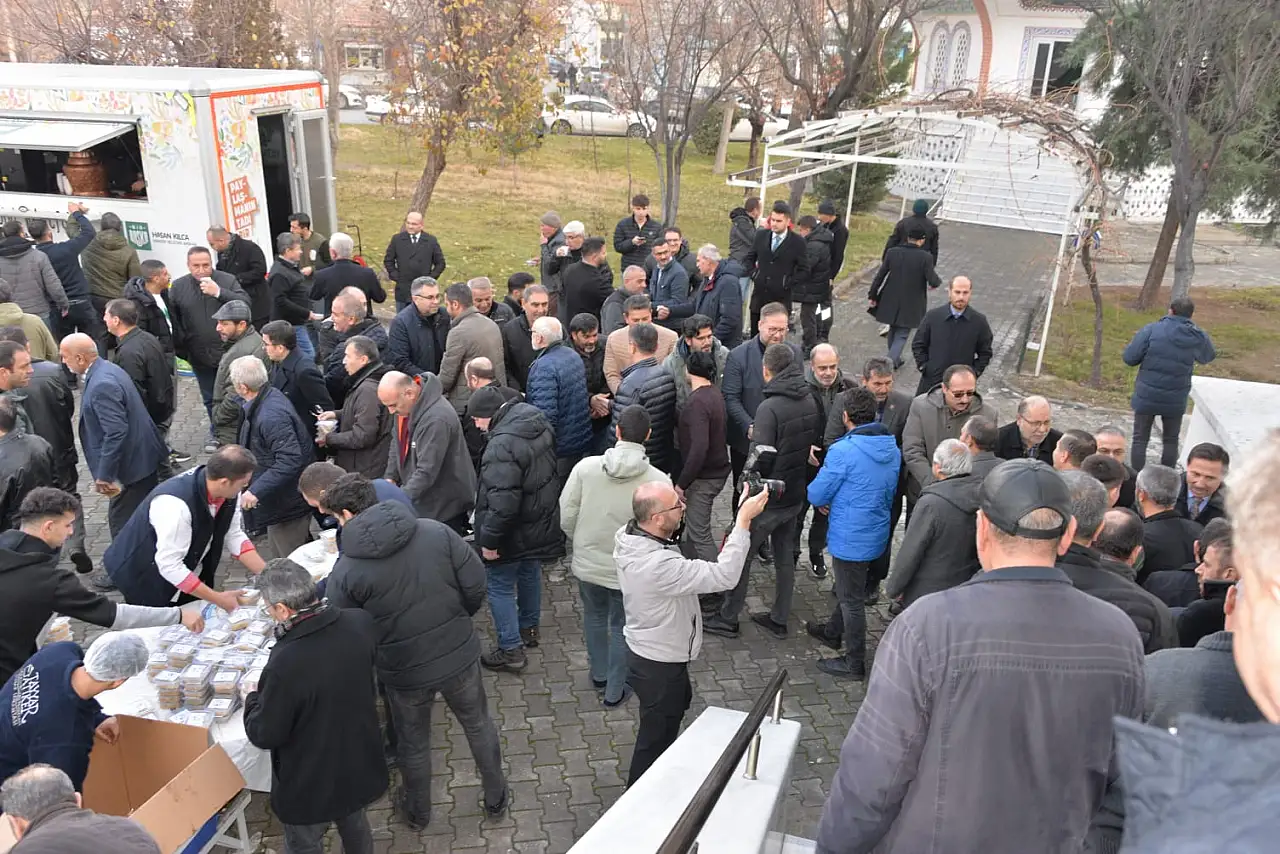 Matbaacı ve Kırtasiyeci Esnafı vefa durağında buluştu: Eller şehitler için semaya açıldı