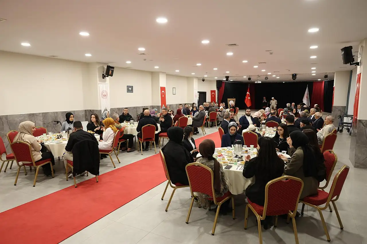 Konya'da Ramazan ruhu: Vali Akın kıymetli çınarlarla iftarda buluştu