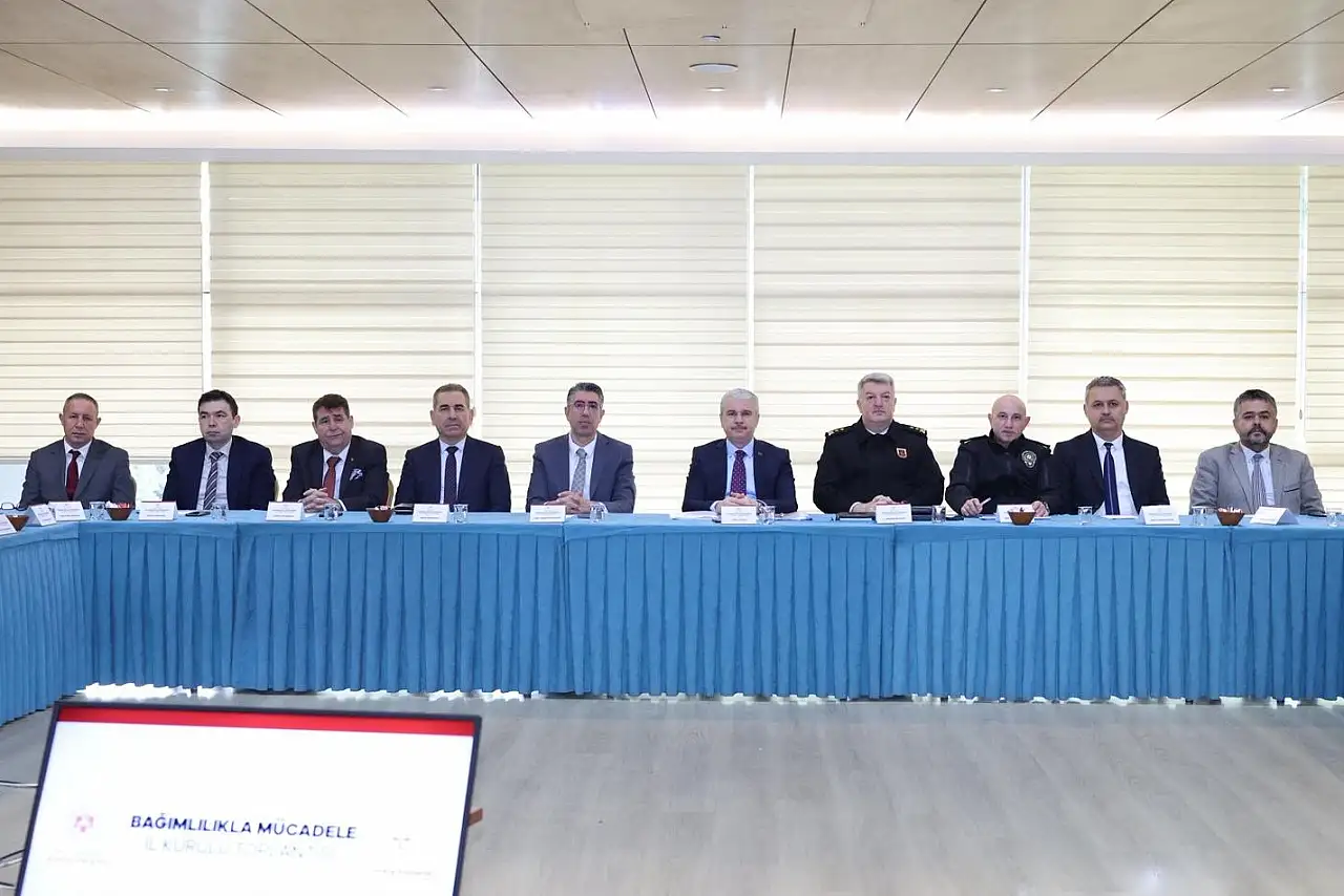 Konya'da bağımlılıkla mücadele masaya yatırıldı: Vali Akın'dan toplumsal uyarı